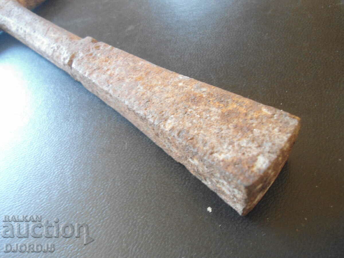 Auction An old anvil Auction An old anvil