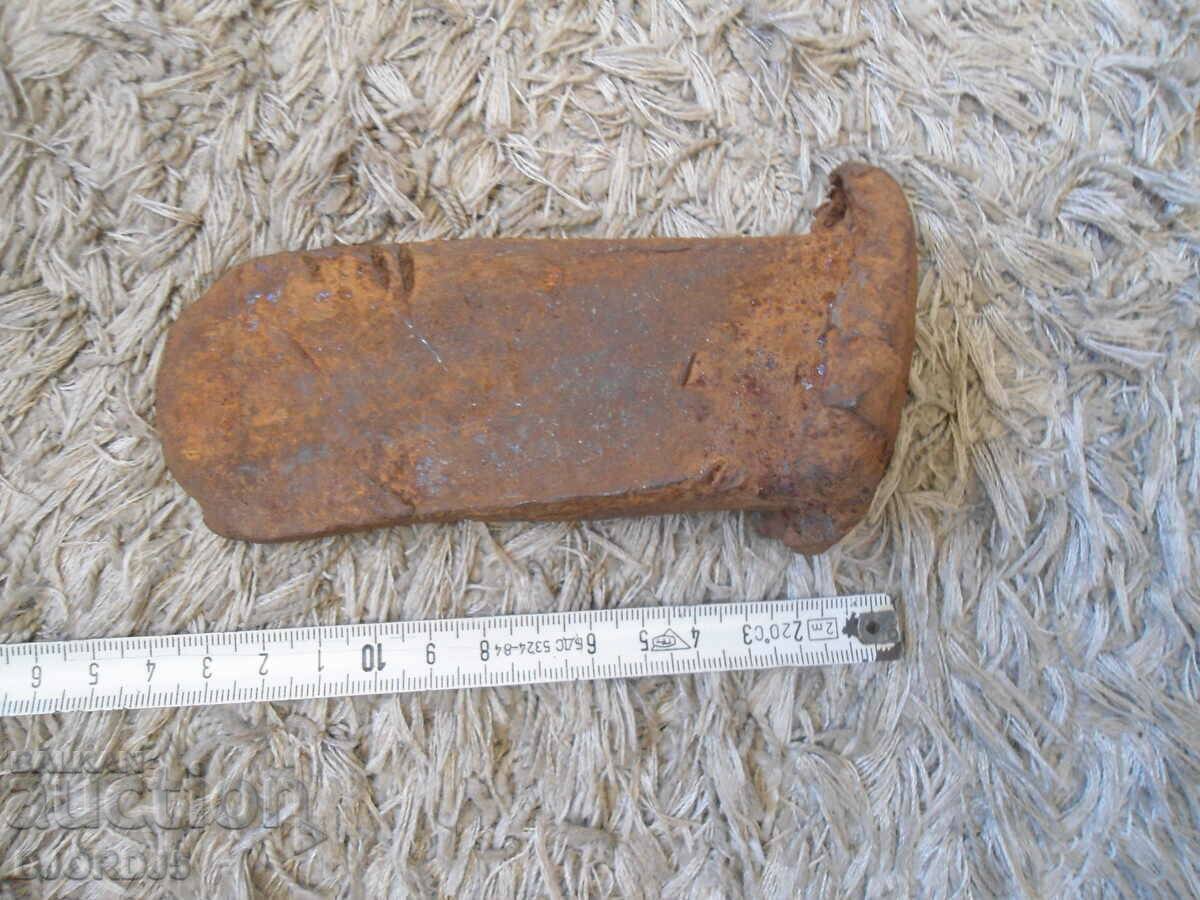 Auction Old wedge, 0.930 kg. Auction Old wedge, 0.930 kg.
