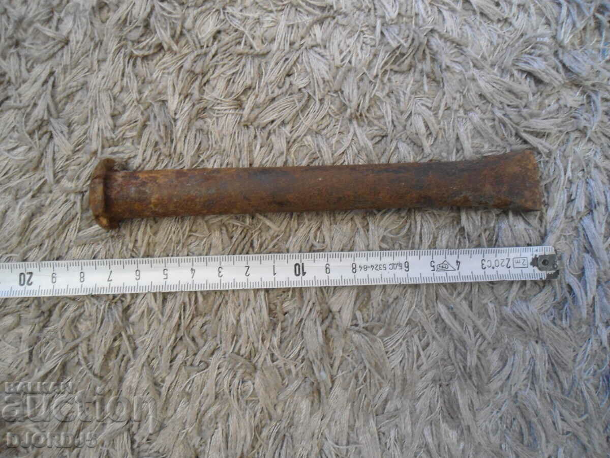 Auction An old tool, a chopper Auction An old tool, a chopper