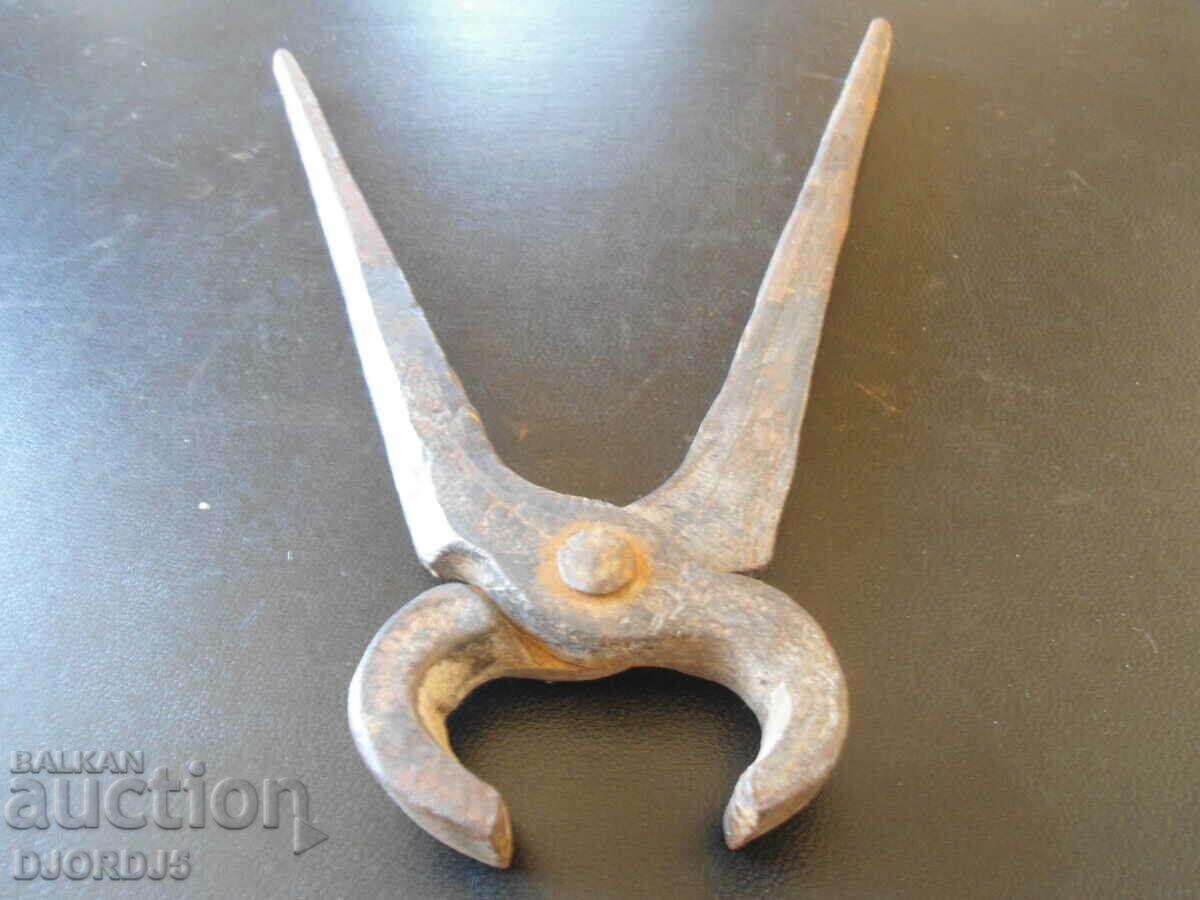 Old pliers with price 3.00 BGN | € 1.53