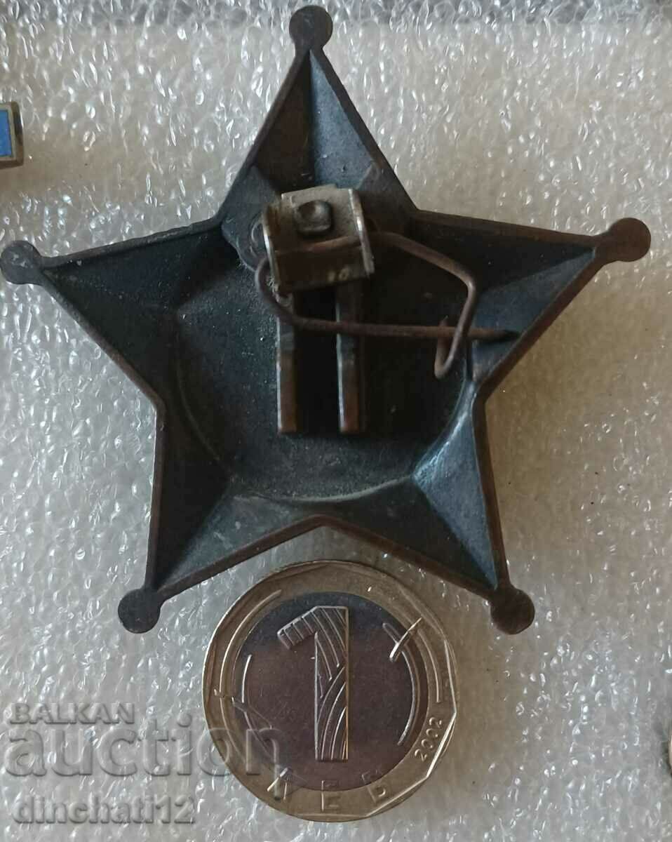 Semn masiv. TRUPE DE CAVALERIE DE CAL cu preț 58.00 BGN | € 29.65 Semn masiv. TRUPE DE CAVALERIE DE CAL cu preț 58.00 BGN | € 29.65