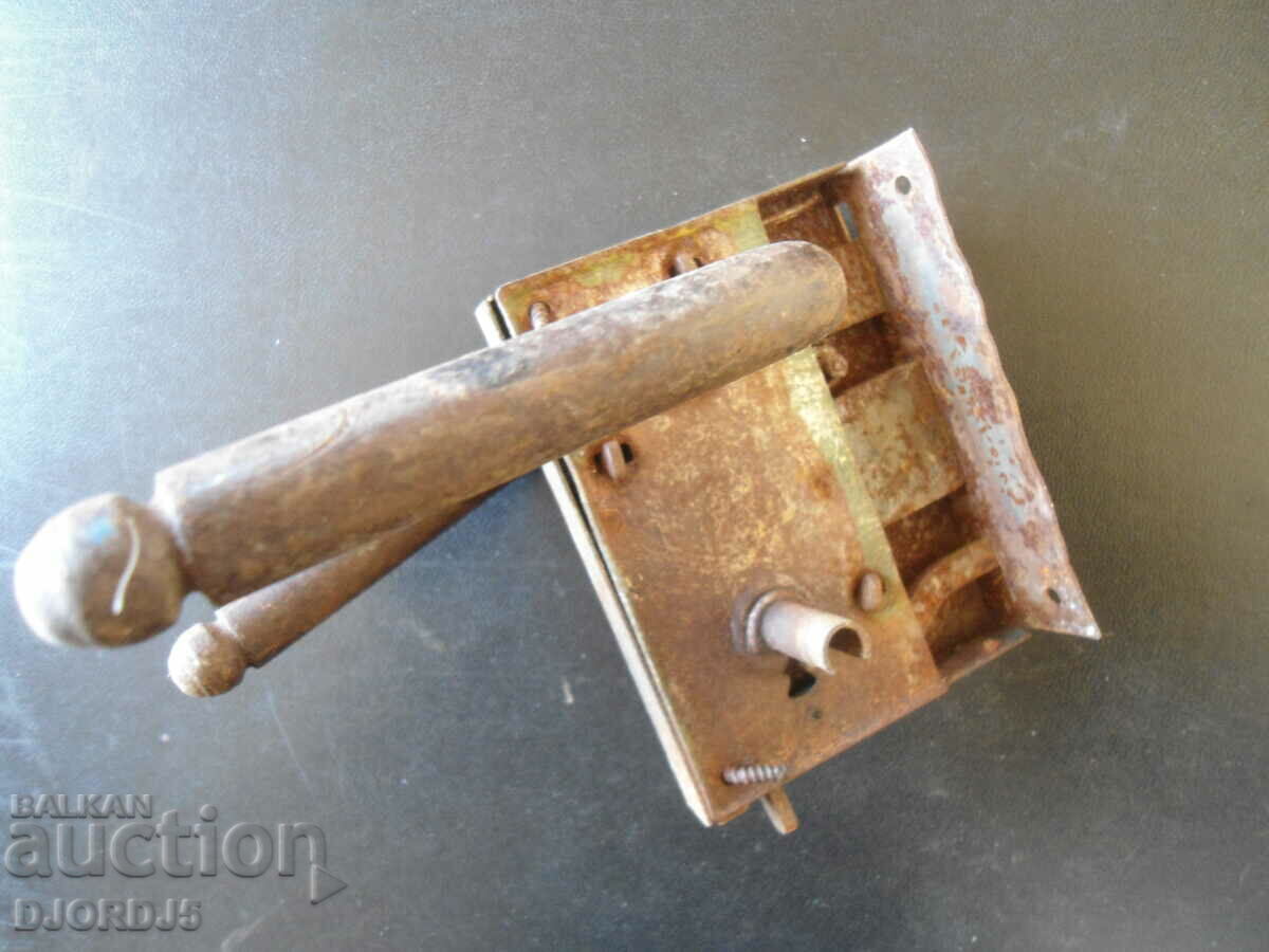 Old lock, acting with price 4.00 BGN | € 2.05 Old lock, acting with price 4.00 BGN | € 2.05