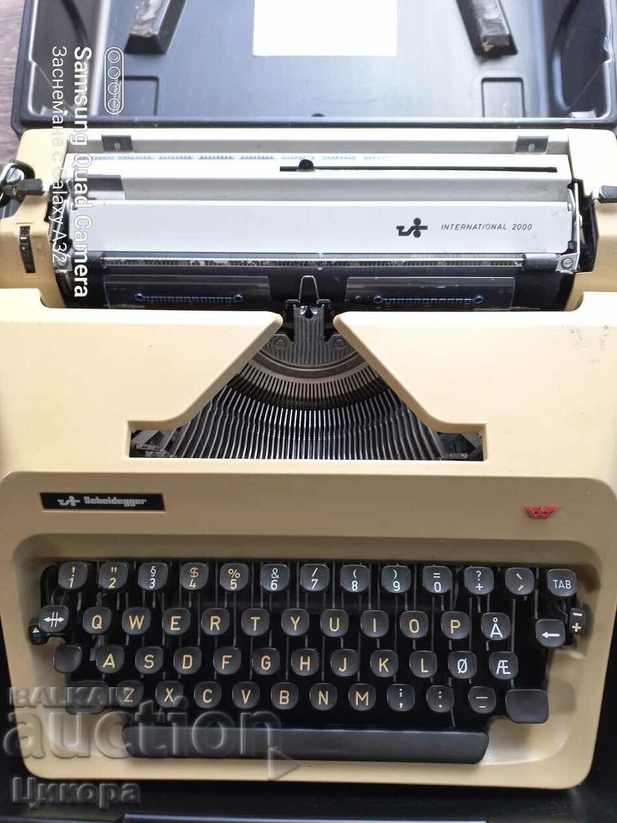 GERMAN TYPEWRITER IN A SUITCASE with price 90.00 BGN | € 46.02 GERMAN TYPEWRITER IN A SUITCASE with price 90.00 BGN | € 46.02