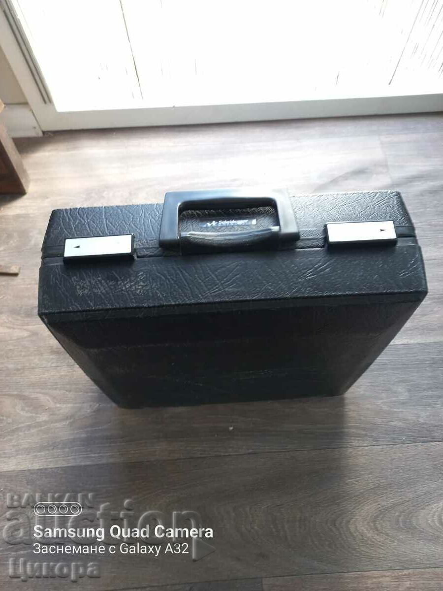 GERMAN TYPEWRITER IN A SUITCASE - 6 GERMAN TYPEWRITER IN A SUITCASE - 6