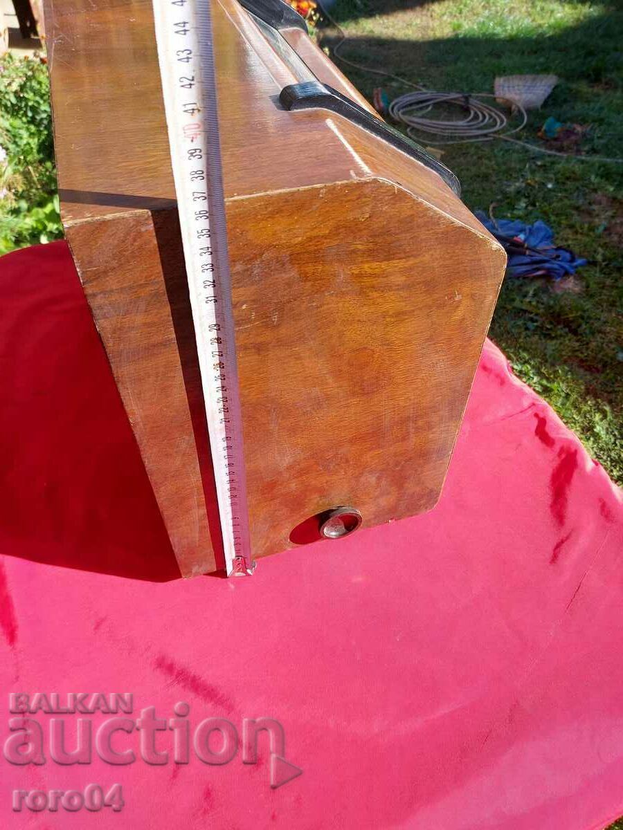 Auction RADIO NORA BERLIN W 710 - WWII Auction RADIO NORA BERLIN W 710 - WWII