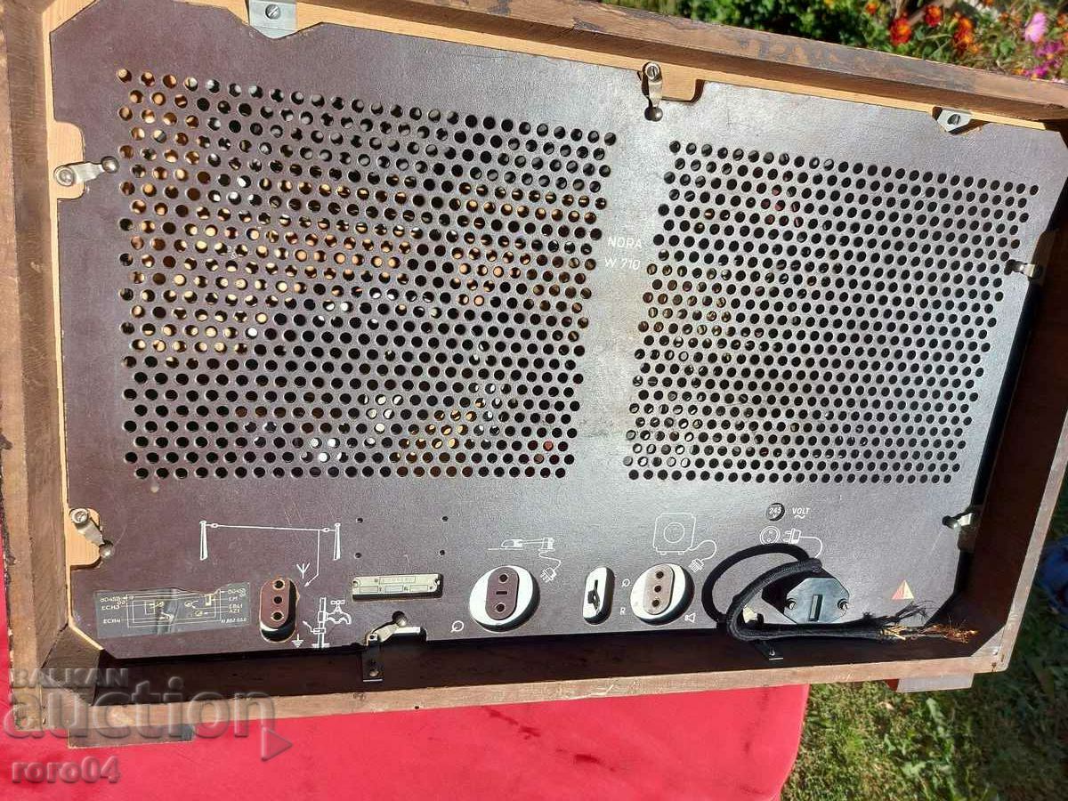 Delivery of RADIO NORA BERLIN W 710 - WWII Delivery of RADIO NORA BERLIN W 710 - WWII