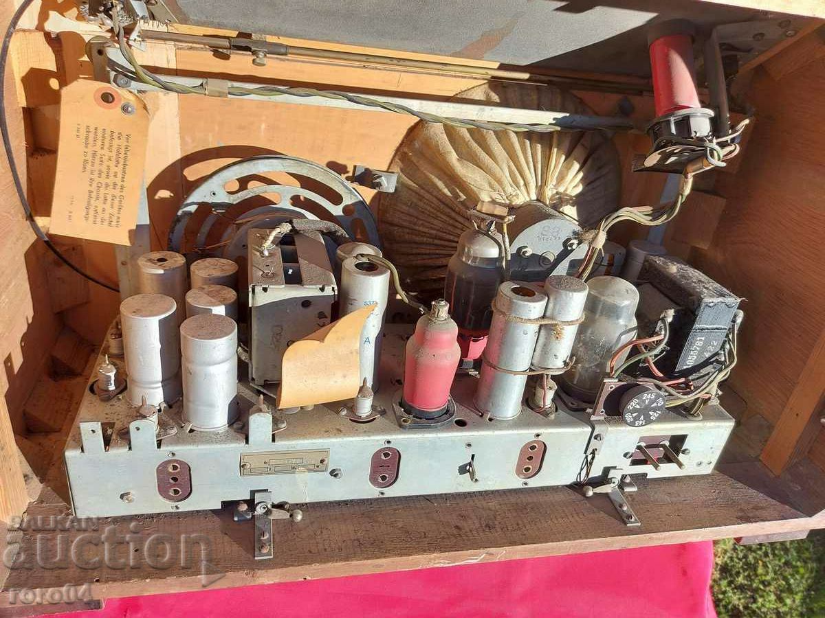 RADIO NORA BERLIN W 710 - WWII - 5 RADIO NORA BERLIN W 710 - WWII - 5