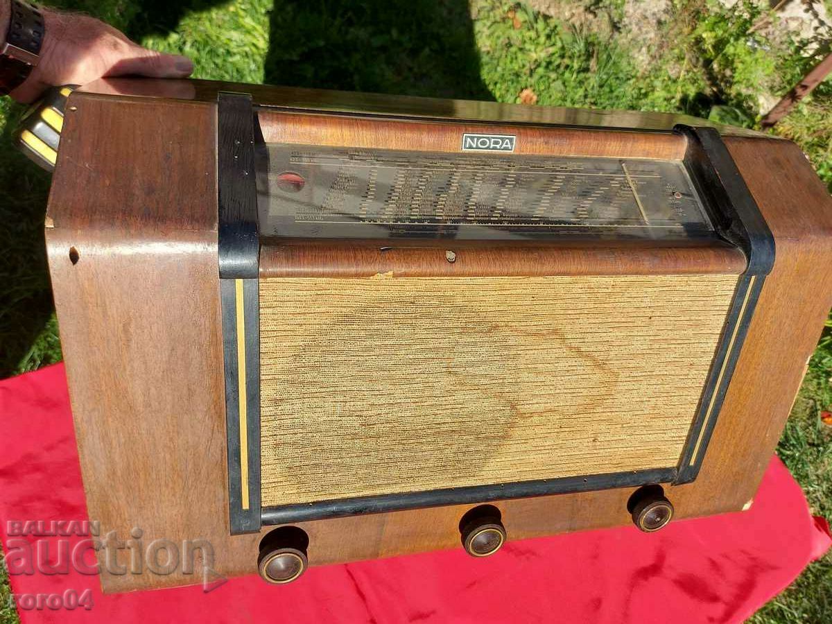 RADIO NORA BERLIN W 710 - WWII - 7 RADIO NORA BERLIN W 710 - WWII - 7