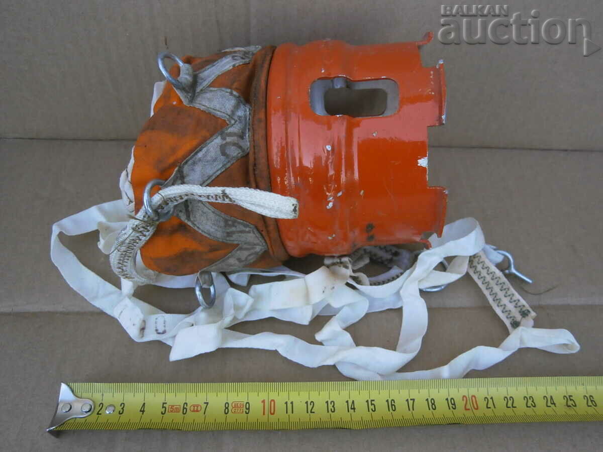 Delivery of vintage mini guide parachute