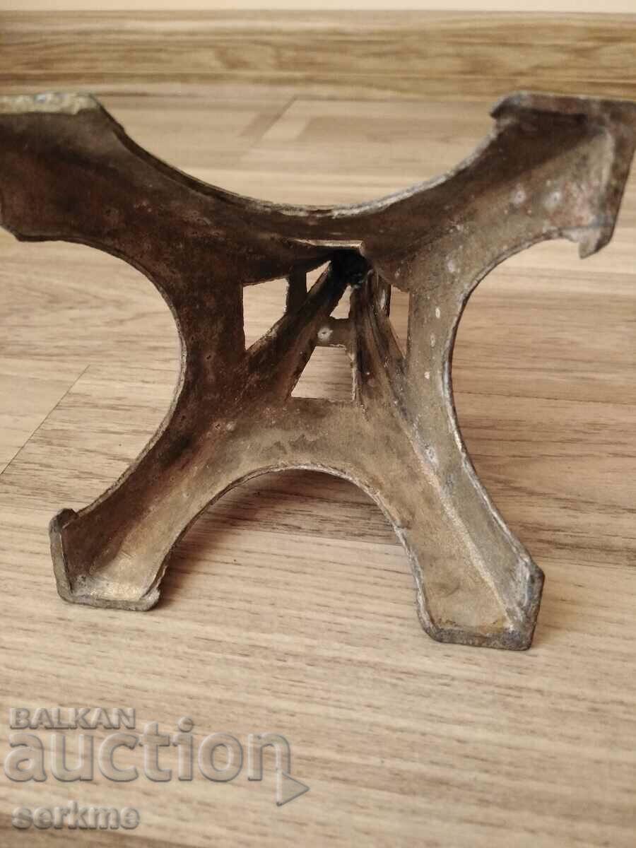 Delivery of Eiffel Towers Delivery of Eiffel Towers