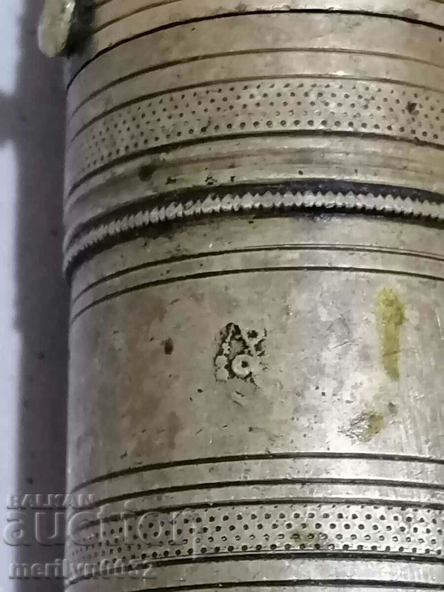 Auction  Ottoman hand grinder for pepper, coffee, grinder