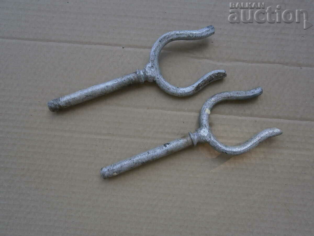 Delivery of pair oar stands knecht ear boat yacht