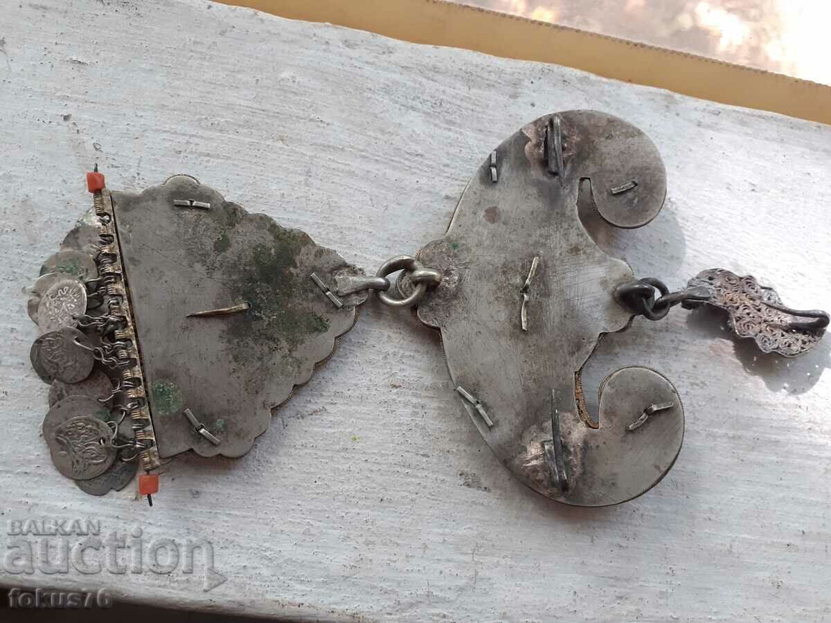 Delivery of Renaissance silver jewelry with filigree mercury gilding Delivery of Renaissance silver jewelry with filigree mercury gilding