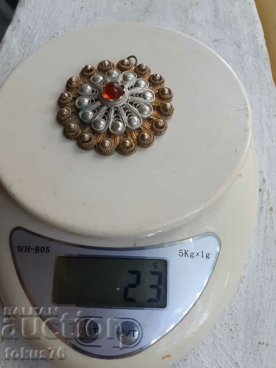 Delivery of Renaissance silver jewelry with mercury gilding Delivery of Renaissance silver jewelry with mercury gilding