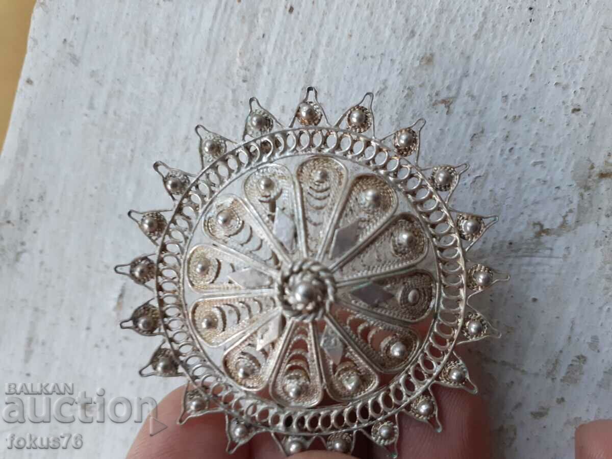 Auction  Renaissance jewelry silver brooch filigree granulation