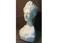 I am selling a beautiful female bust.