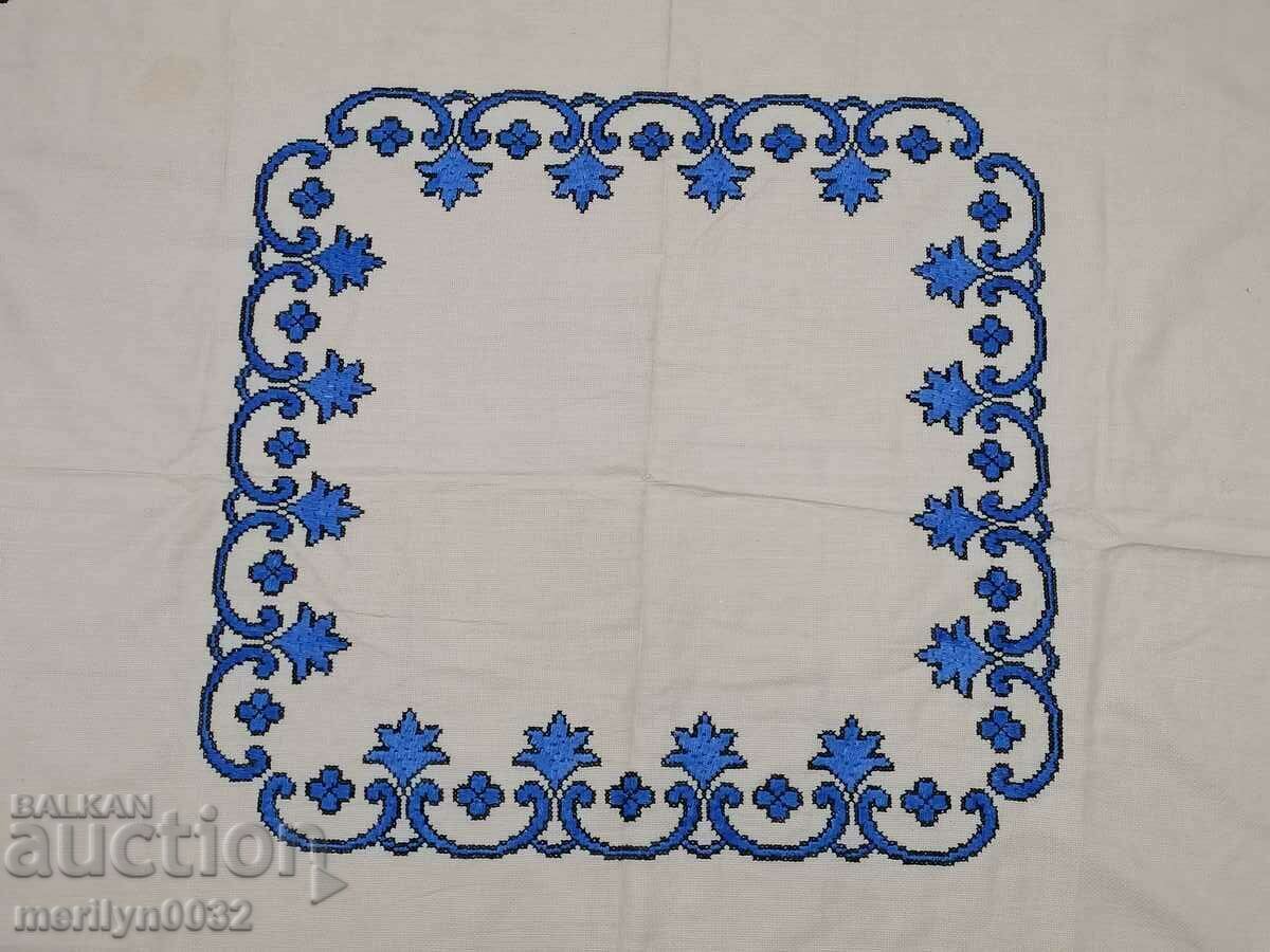 Παλιό κεντημένο τραπεζομάντιλο Milo Βουλγαρικό κέντημα 40s με τιμή 59.00 BGN | € 30.17 Παλιό κεντημένο τραπεζομάντιλο Milo Βουλγαρικό κέντημα 40s με τιμή 59.00 BGN | € 30.17