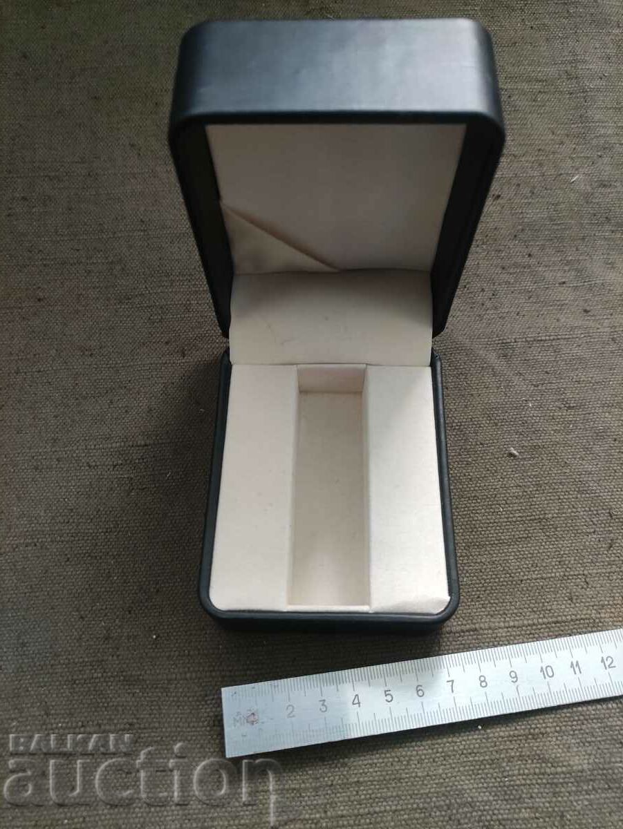 Watch or jewelry box with price 30.00 BGN | € 15.34 Watch or jewelry box with price 30.00 BGN | € 15.34