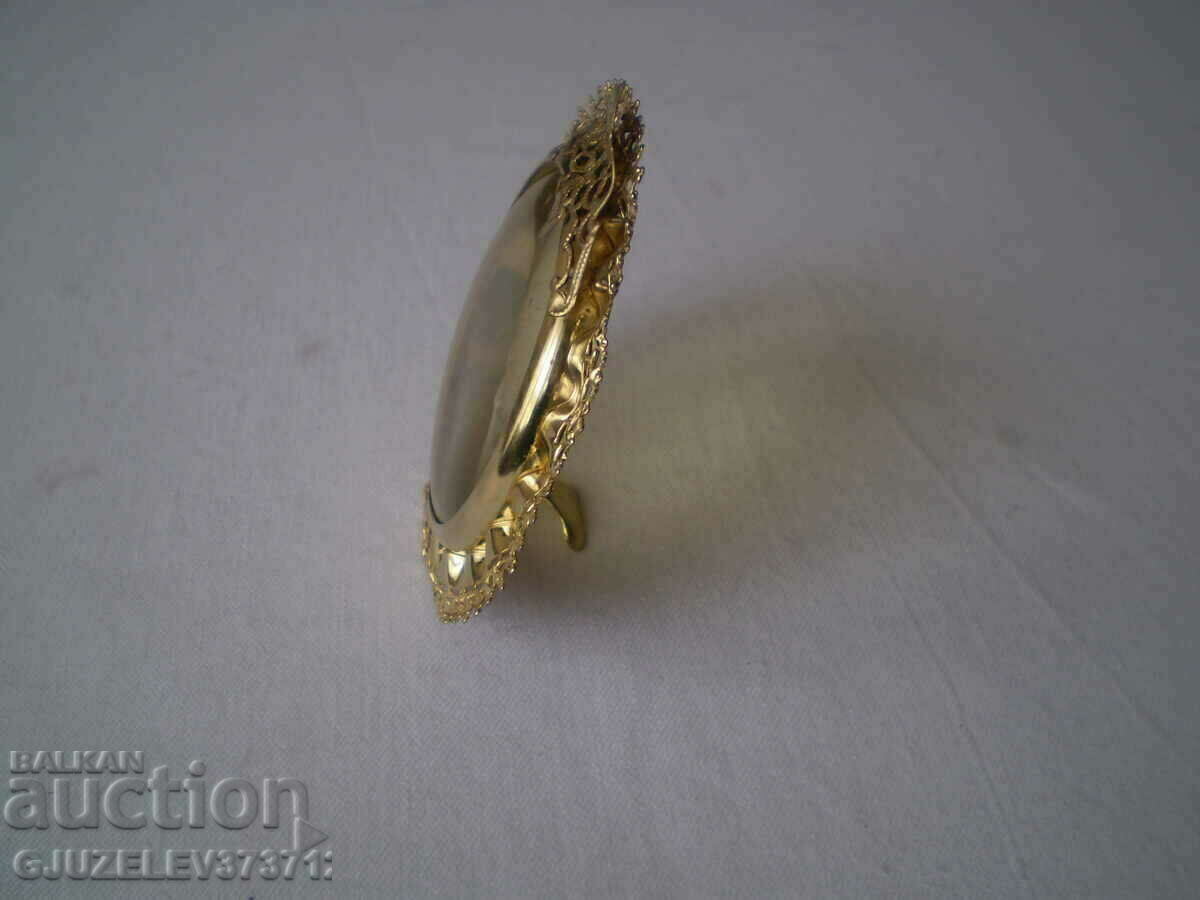 Round European style desktop photo frame with price 45.00 BGN | € 23.01 Round European style desktop photo frame with price 45.00 BGN | € 23.01