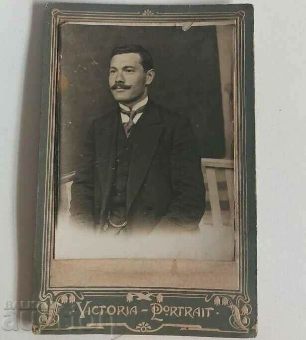 1920 OLD PHOTOGRAPH CARDBOARD MALE PORTRAIT