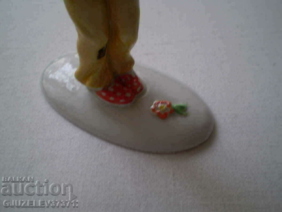 Delivery of A rare antique Metzler & Ortloff porcelain figurine Delivery of A rare antique Metzler & Ortloff porcelain figurine