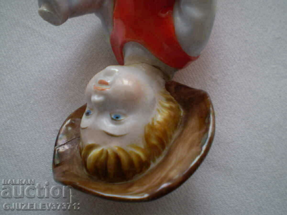 A rare antique Metzler & Ortloff porcelain figurine - 6 A rare antique Metzler & Ortloff porcelain figurine - 6