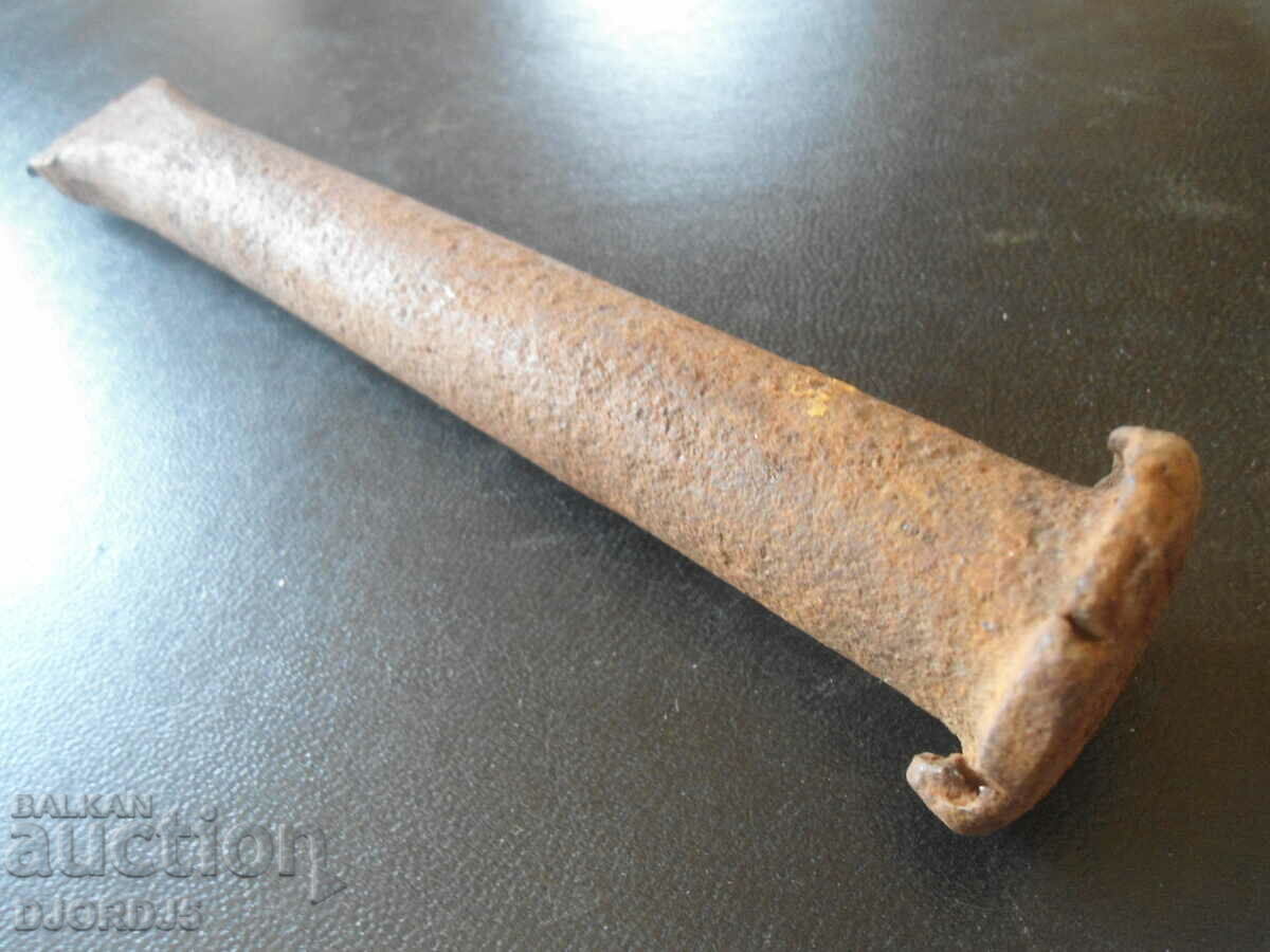 Auction An old tool, a chopper Auction An old tool, a chopper