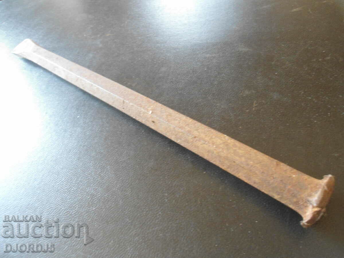 Auction An old tool, a chopper Auction An old tool, a chopper