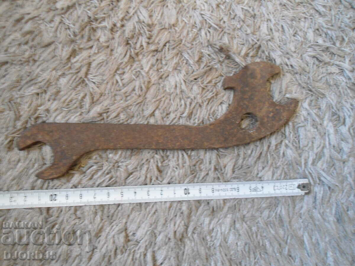 Auction Old key Auction Old key