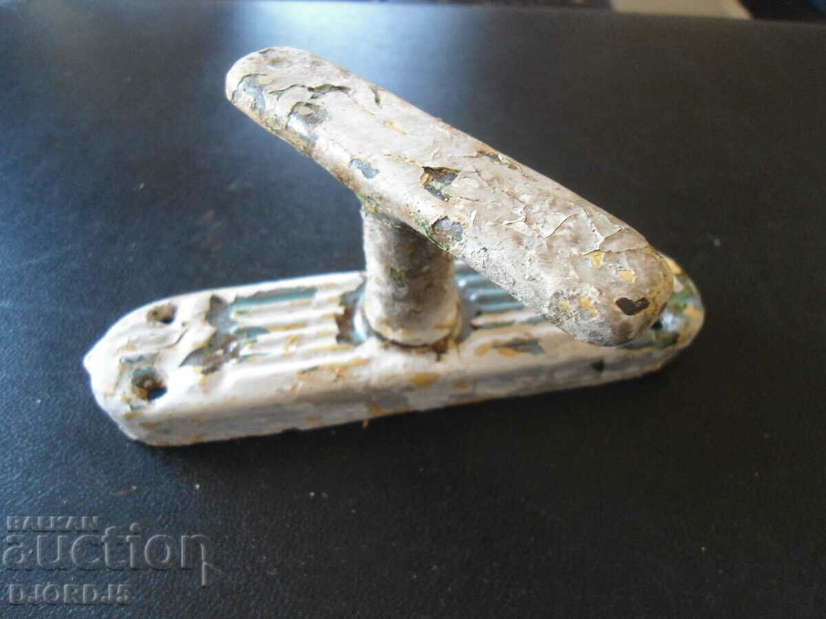 Old handle, window with price 2.00 BGN | € 1.02 Old handle, window with price 2.00 BGN | € 1.02