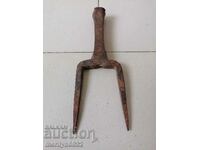 Metal anvil for waving of wrought iron hair