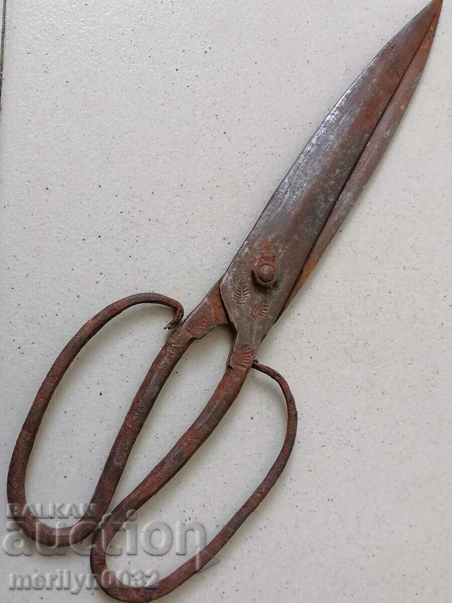 Auction Vintage wrought iron scissors Auction Vintage wrought iron scissors