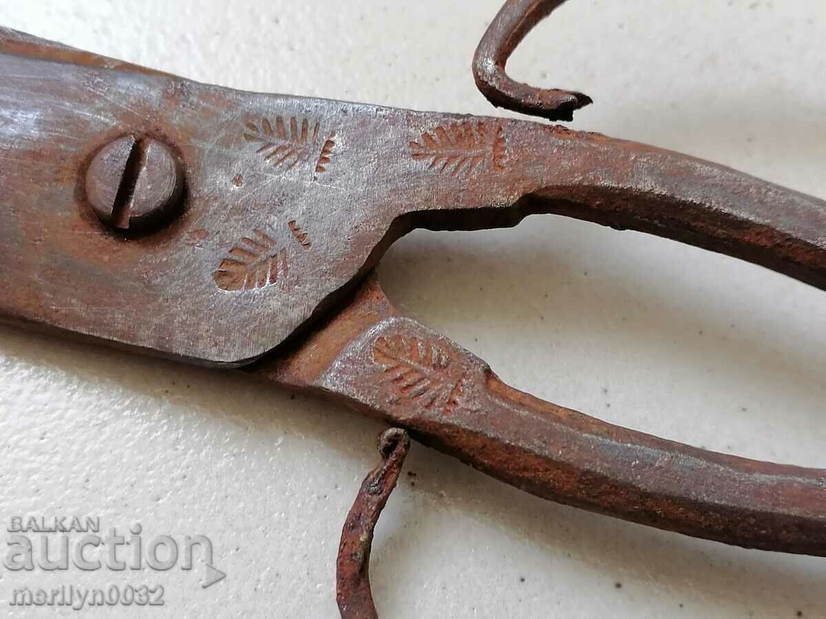 Vintage wrought iron scissors - 5 Vintage wrought iron scissors - 5