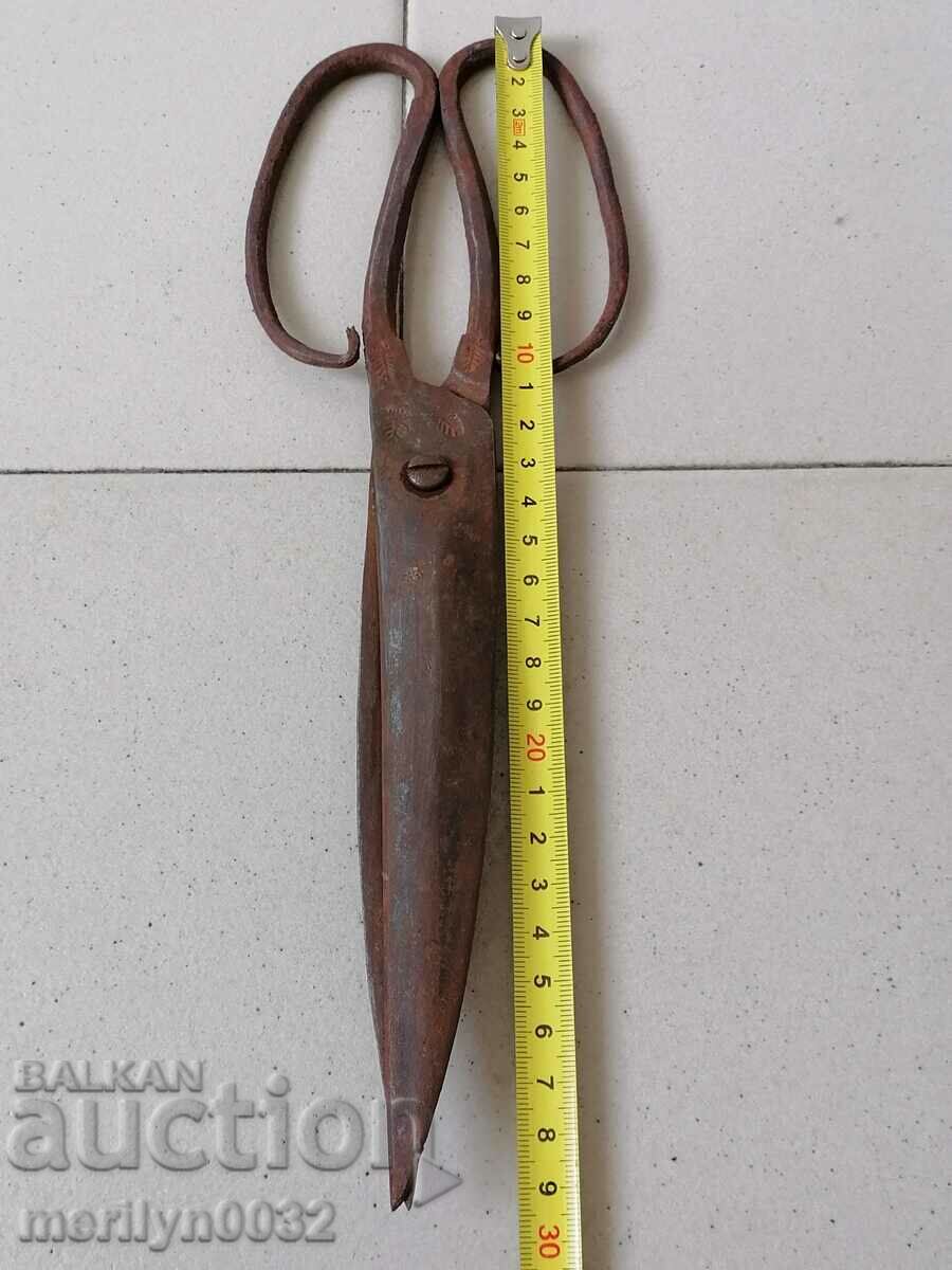 Vintage wrought iron scissors - 6 Vintage wrought iron scissors - 6