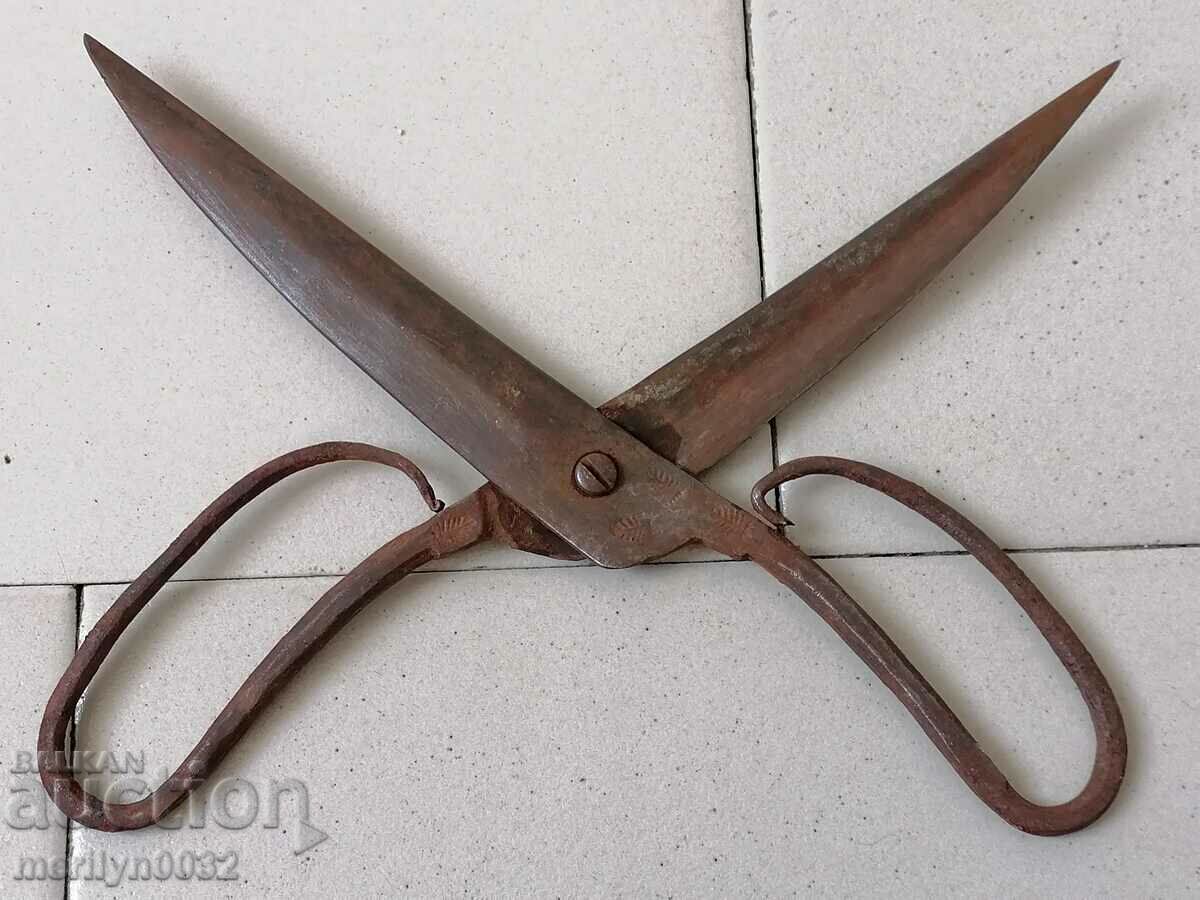 Vintage wrought iron scissors - 7 Vintage wrought iron scissors - 7