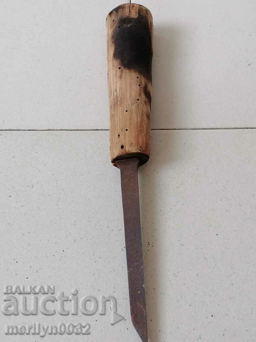 An old carving instrument, a chisel, a chisel with price 39.00 BGN | € 19.94 An old carving instrument, a chisel, a chisel with price 39.00 BGN | € 19.94