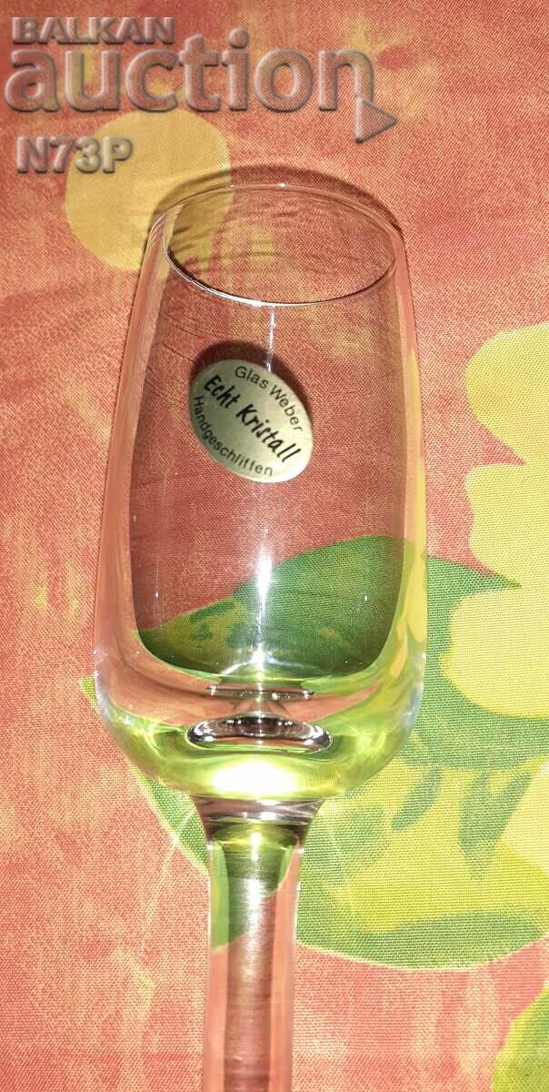 Παράδοση ΠΑΛΙΟ ΚΡΥΣΤΑΛΙΝΟ ΓΥΑΛΙ. Παράδοση ΠΑΛΙΟ ΚΡΥΣΤΑΛΙΝΟ ΓΥΑΛΙ.