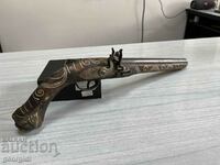 Old flint gun / flintlock. #2831