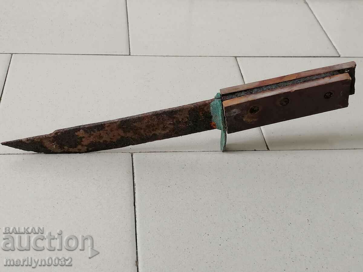 Hand-forged old knife with karakulak textolite chisels with price 64.00 BGN | € 32.72 Hand-forged old knife with karakulak textolite chisels with price 64.00 BGN | € 32.72