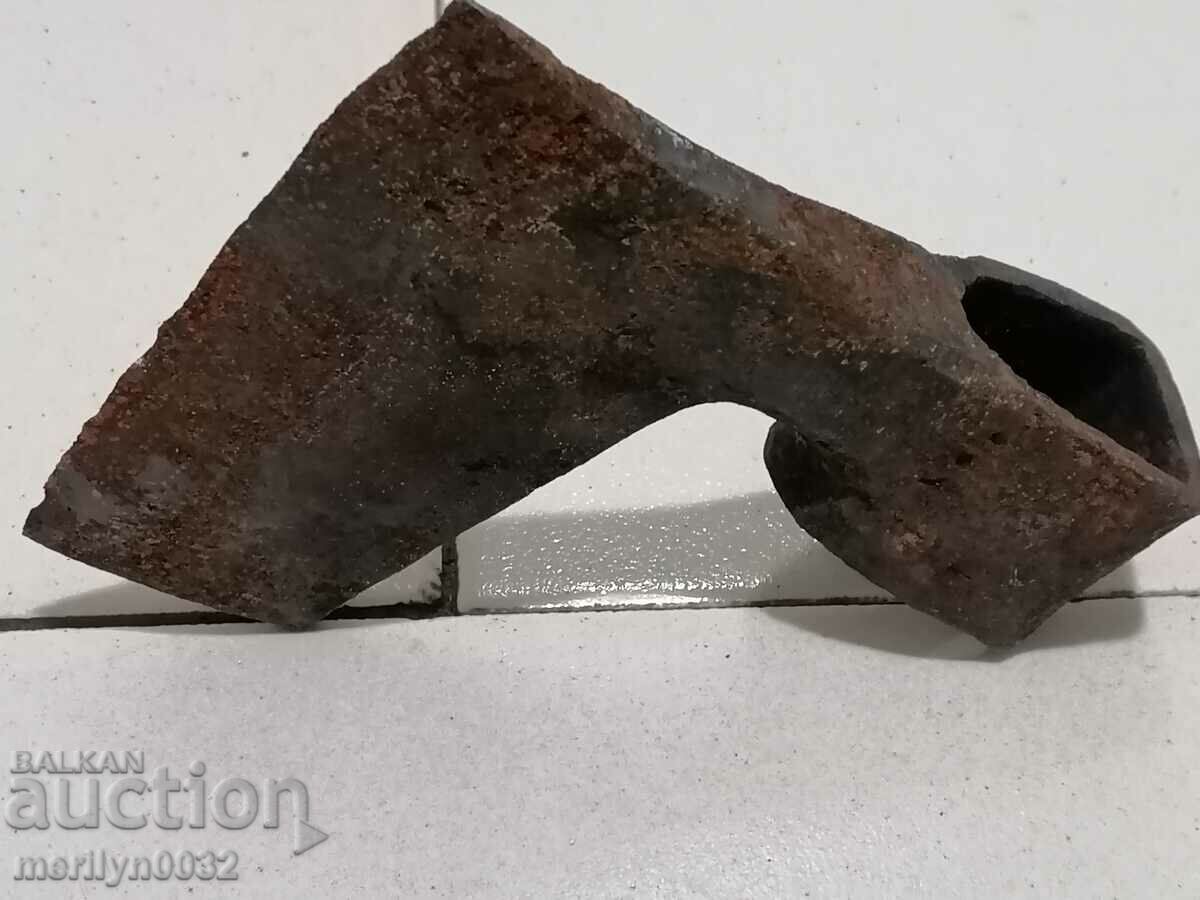 Delivery of An old ax shaft tool wrought iron Delivery of An old ax shaft tool wrought iron