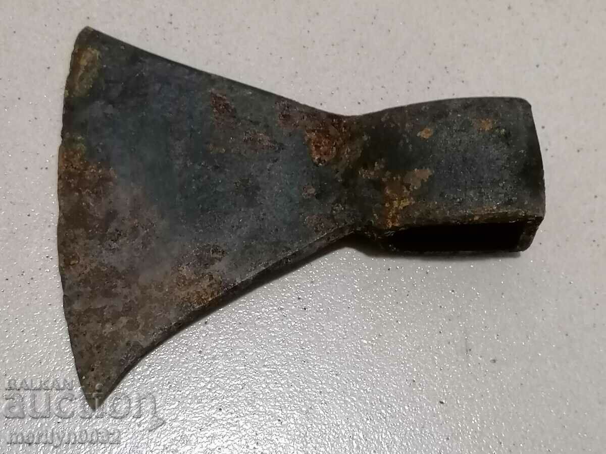 Delivery of An old ax shaft tool wrought iron Delivery of An old ax shaft tool wrought iron