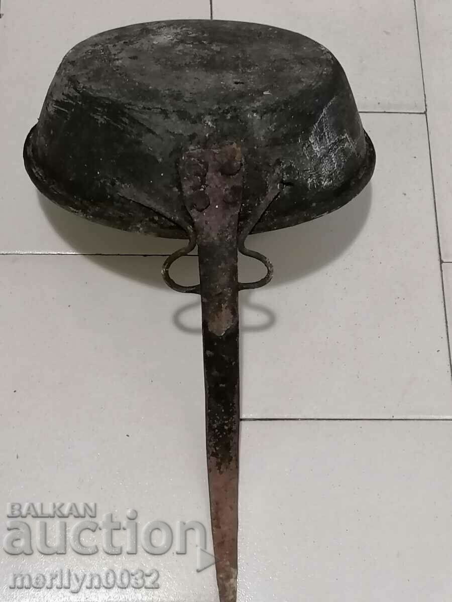 An old copper pan, a baker, a tray, a copper pot - 5 An old copper pan, a baker, a tray, a copper pot - 5