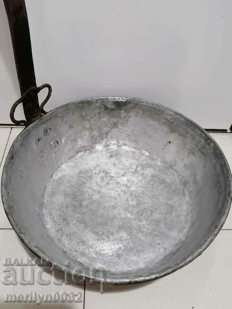 An old copper pan, a baker, a tray, a copper pot - 6 An old copper pan, a baker, a tray, a copper pot - 6