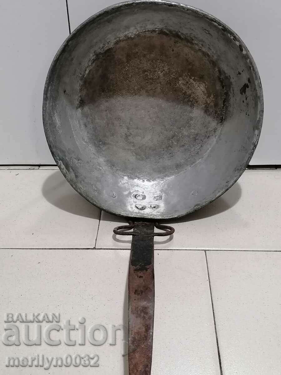An old copper pan, a baker, a tray, a copper pot - 7 An old copper pan, a baker, a tray, a copper pot - 7