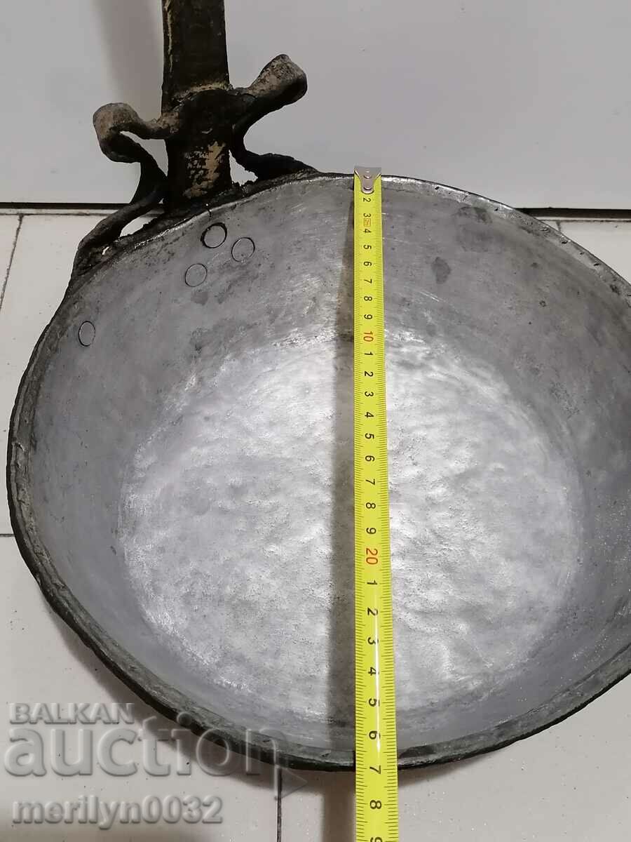 An old copper pan, a baker, a tray, a copper pot - 6 An old copper pan, a baker, a tray, a copper pot - 6