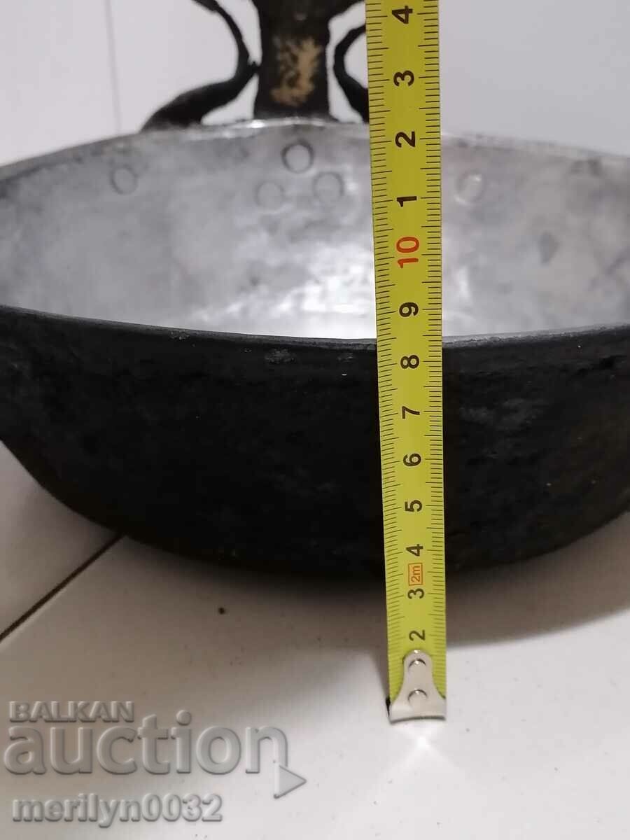 An old copper pan, a baker, a tray, a copper pot - 7 An old copper pan, a baker, a tray, a copper pot - 7