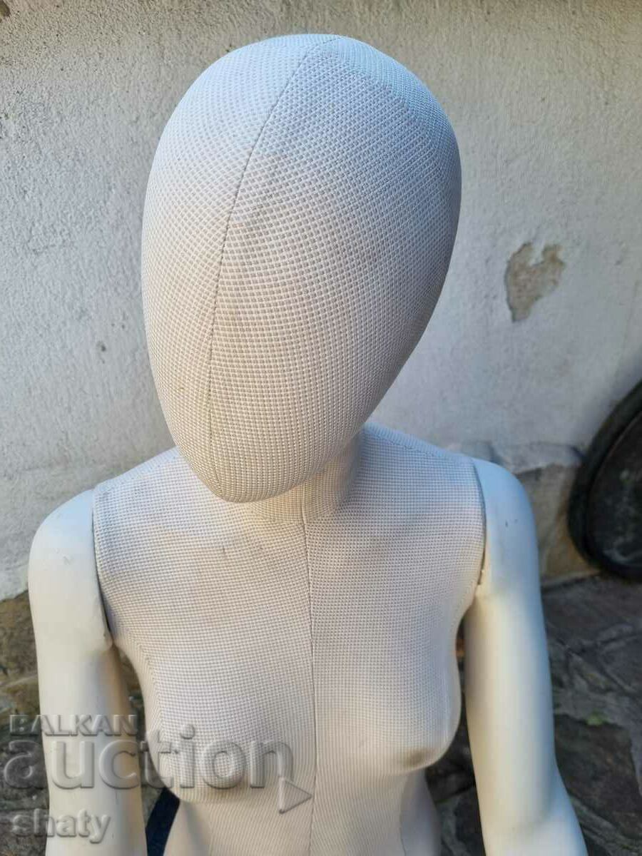 Manechin german cu brațele și capul în mișcare cu preț 90.00 BGN | € 46.02