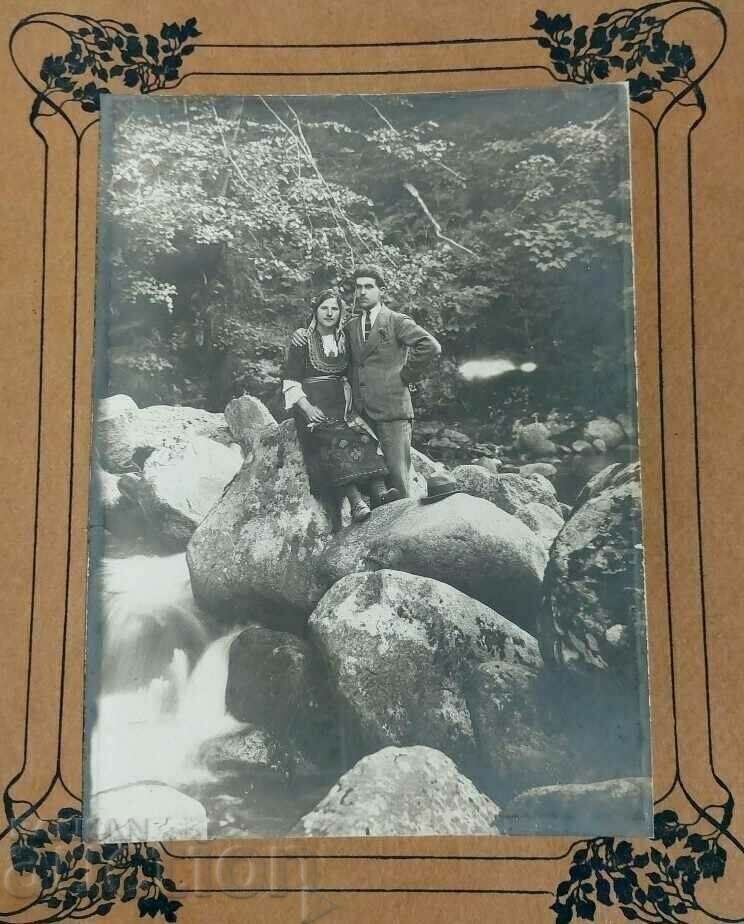 Delivery of OLD PHOTO PHOTO CARDBOARD WATERFALL BEARING KINGDOM Delivery of OLD PHOTO PHOTO CARDBOARD WATERFALL BEARING KINGDOM