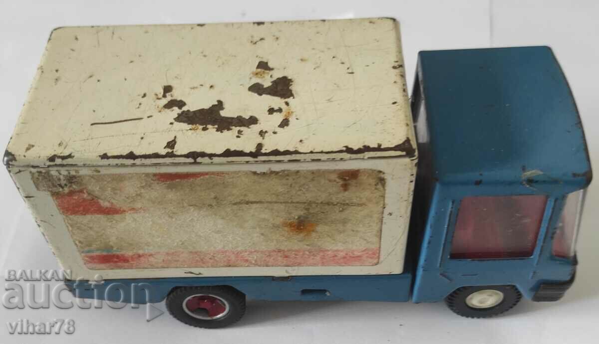 Δημοπρασία Παλιό φορτηγό παιχνίδι Δημοπρασία Παλιό φορτηγό παιχνίδι