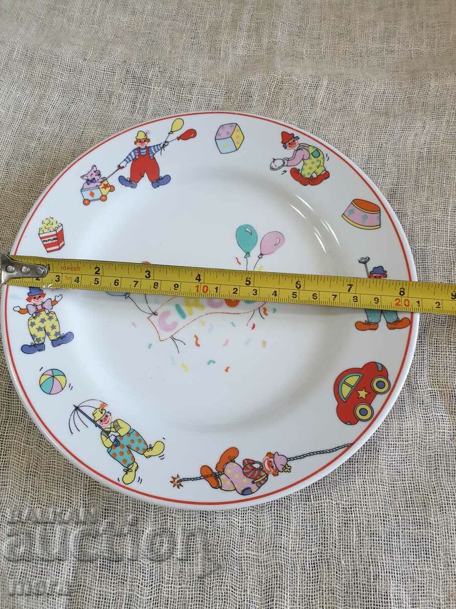 πιάτο πορσελάνης με τιμή 15.00 BGN | € 7.67